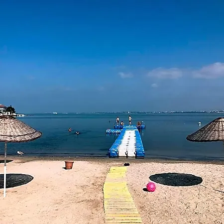 فندق جزيرة باراديس 3*