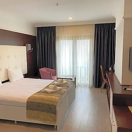 Hotell Paradise Island 3*