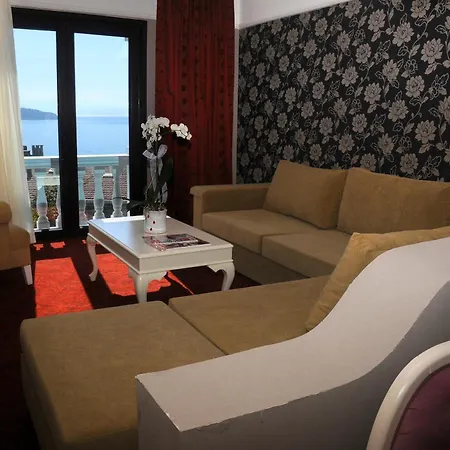 Hotel Paradise Island 3*